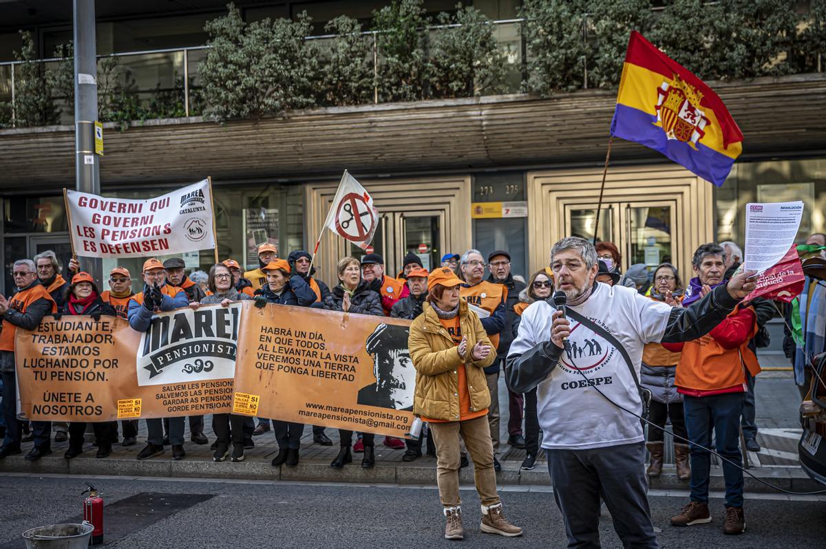 La Coordinadora de pensionistas se manifiesta por el centro de Barcelona