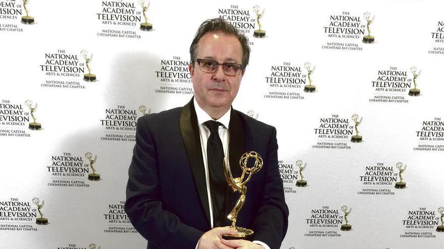 Alberto Avendaño, con su Emmy.