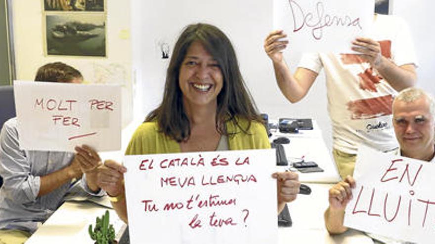 „Katalanisch ist meine Sprache, liebst du deine nicht?&quot;, fragt Ara-Chefin Cristina Ros. Viel zu tun, Verteidigung und Kampf fällt ihren Kollegen zur Inselsprache ein