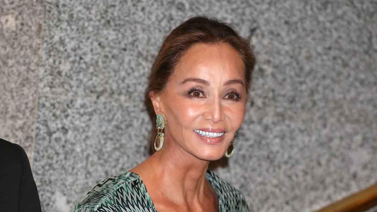 Isabel Preysler con vestido verde en el Teatro Real de Madrid