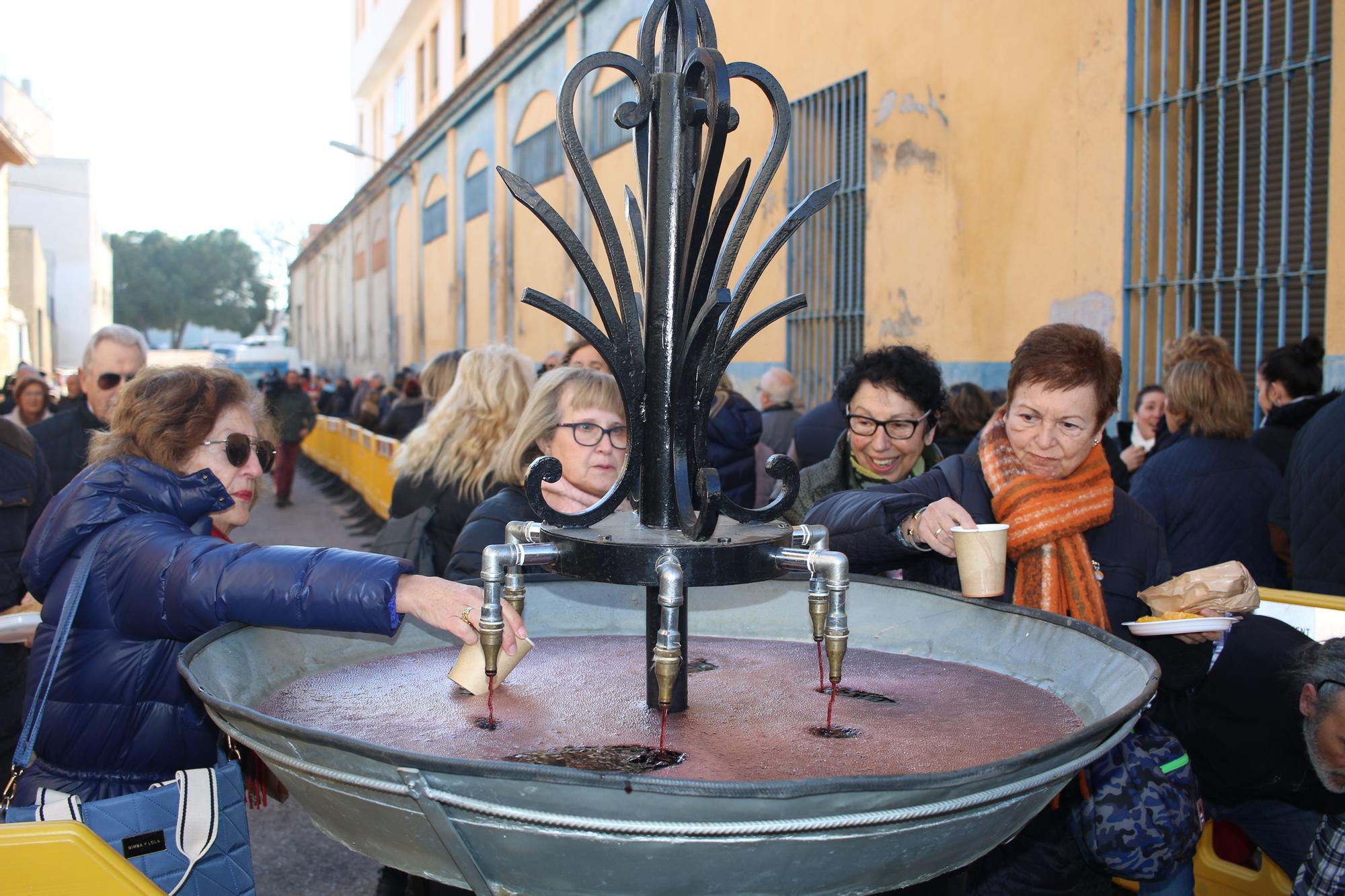 Todas las imágenes del multitudinario regreso de la Font del Vi de Burriana
