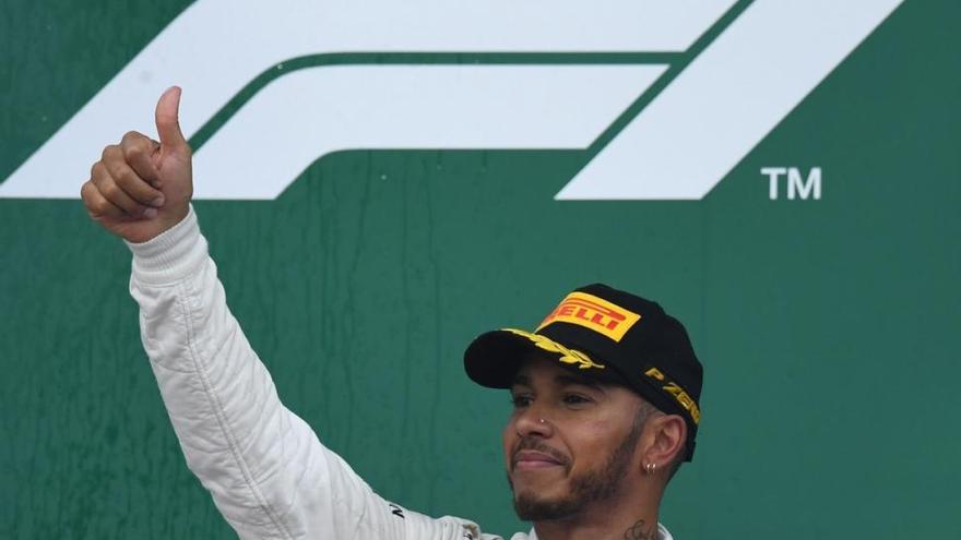 Hamilton se encuentra el triunfo en Bakú