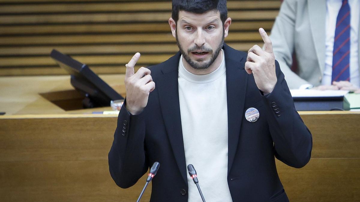 El diputado Carles Esteve, en una intervención en las Corts Valencianes.
