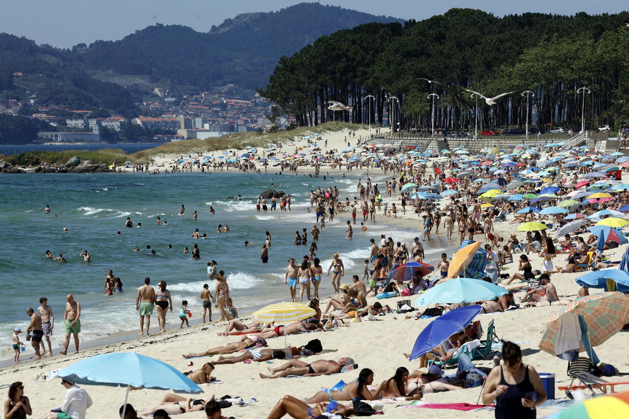 Vigo (Playa de Samil). Día de sol y calor.