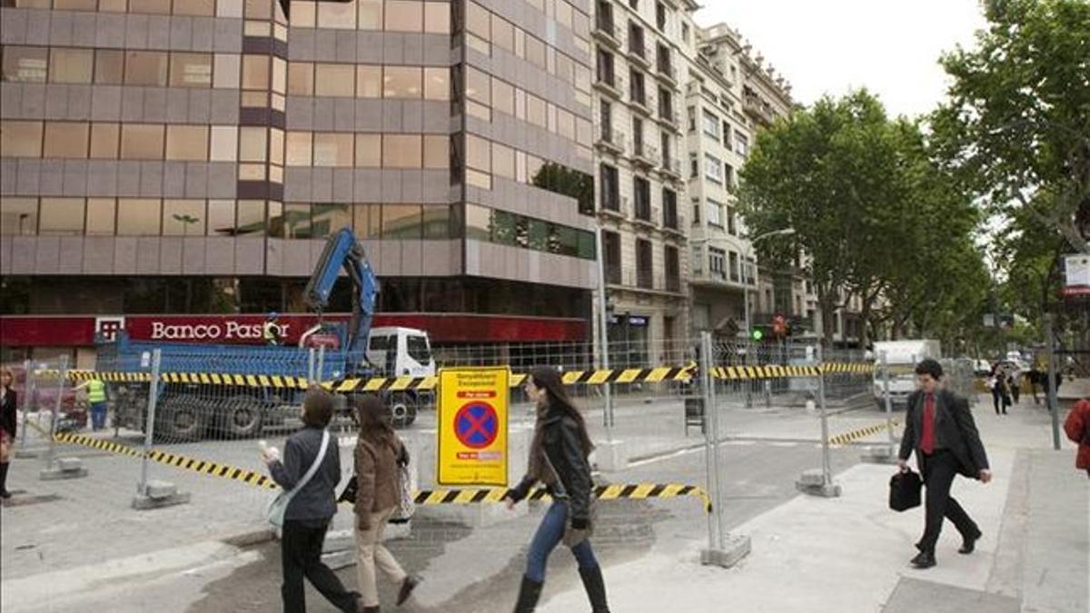 Esquina de Aragó con paseo de Gràcia, donde se instalará un ascensor.