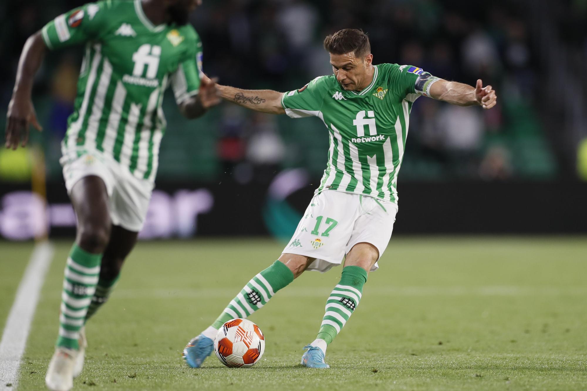 Betis Joaquín, con la nueva camiseta del betis para la