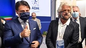 Giuseppe Conte (izquierda) y Beppe Grillo, en una imagen de septiembre del 2020.