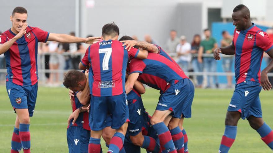Levante Atlético e Ibiza pujan por el ascenso a Segunda B