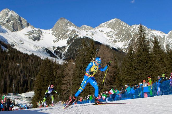 Dorothea Wierer  en acción durante la carrera individual femenina de 15km del Mundial IBU de Biathlon en Antholz/Anterselva, Italia.