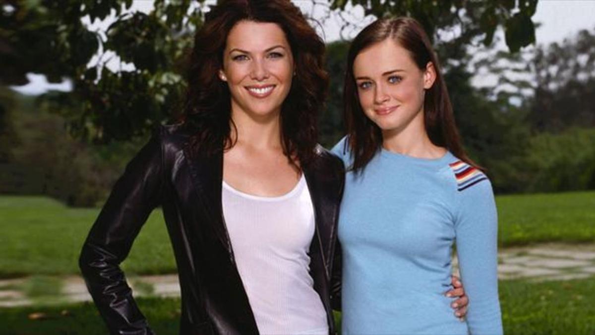 Lauren Graham (izquierda) y Alexis Bledel, en 'Las chicas Gilmore'.