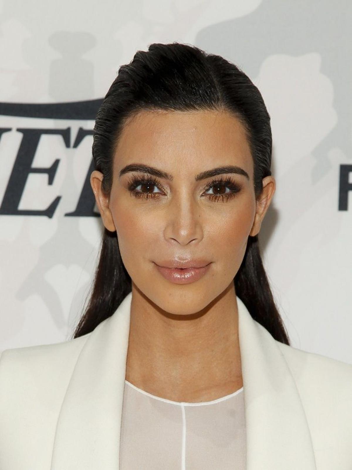 Kim Kardashian con peinado efecto 'wet'
