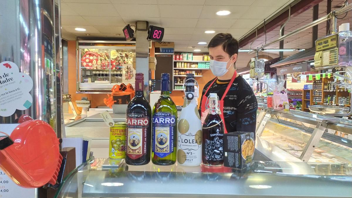 Pablo, en el puesto de congelados del Mercado Central