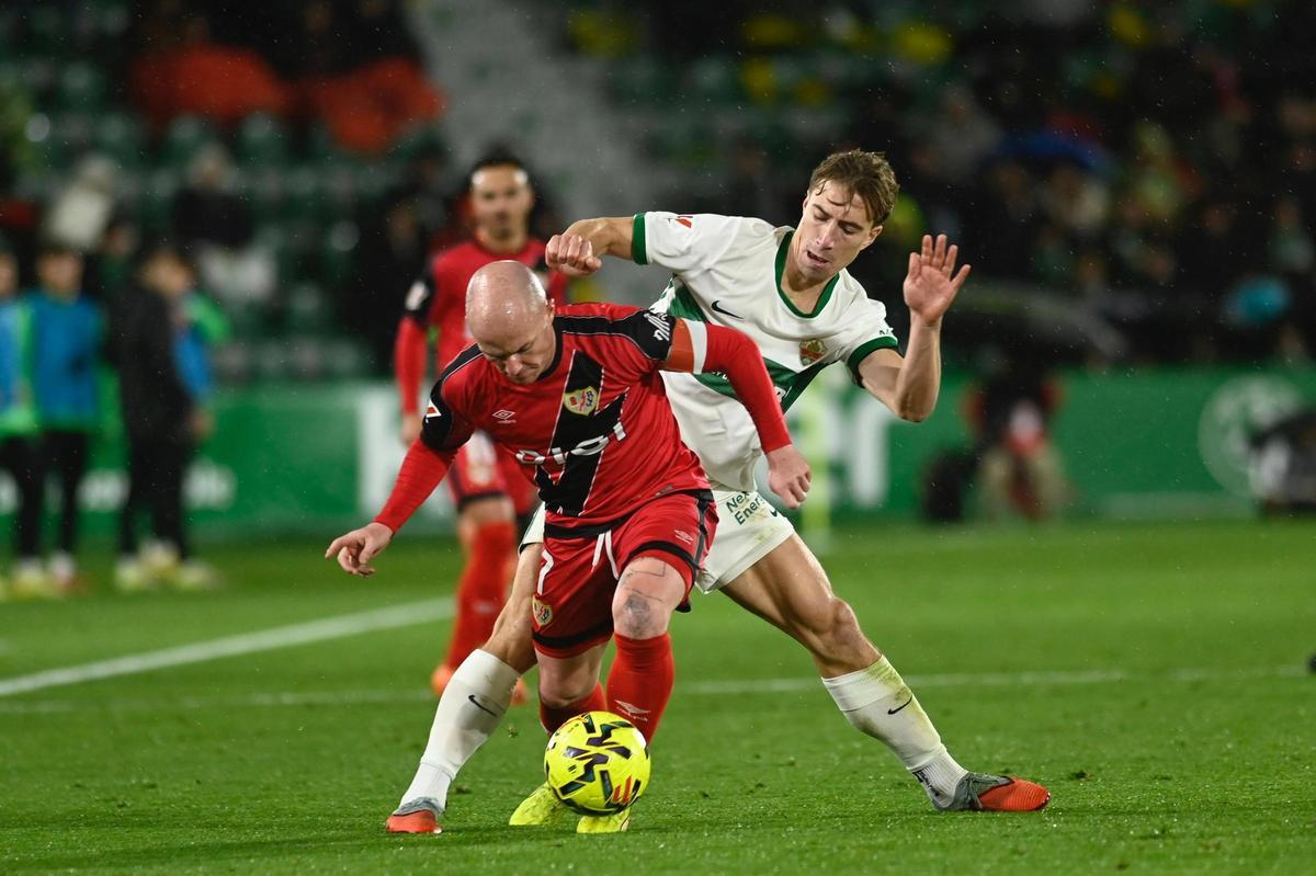 Elche CF - Rayo Vallecano: el último partido del 2025 de los franjiverdes, en imágenes