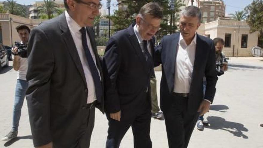 Puig y Climent, ayer, con el presidente de las cooperativas.