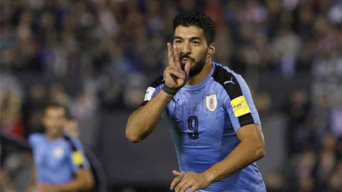 Luis Suárez contribuyó al triunfo de Uruguay