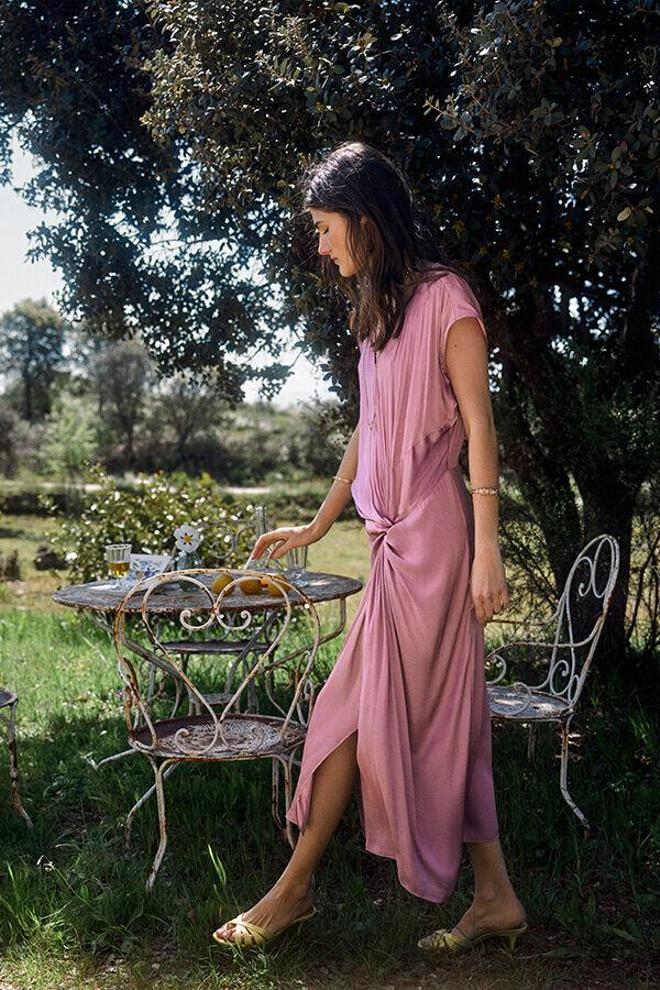 Vestidos y faldas de Intropia para de verano 2022 románticas y naturales - Woman