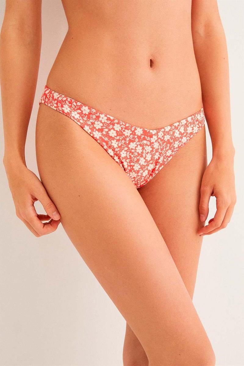 Braguita bikini estampada de flores de Women' secret. (Precio: 16,99 euros. Precio rebajado: 12,99 euros)