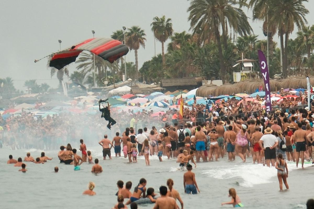 Miles de personas han asistido al Festival Aeronáutico de Torre del Mar.