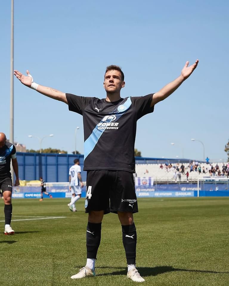 Álex Gallar celebrando el gol que dio la victoria a la UD Ibiza.