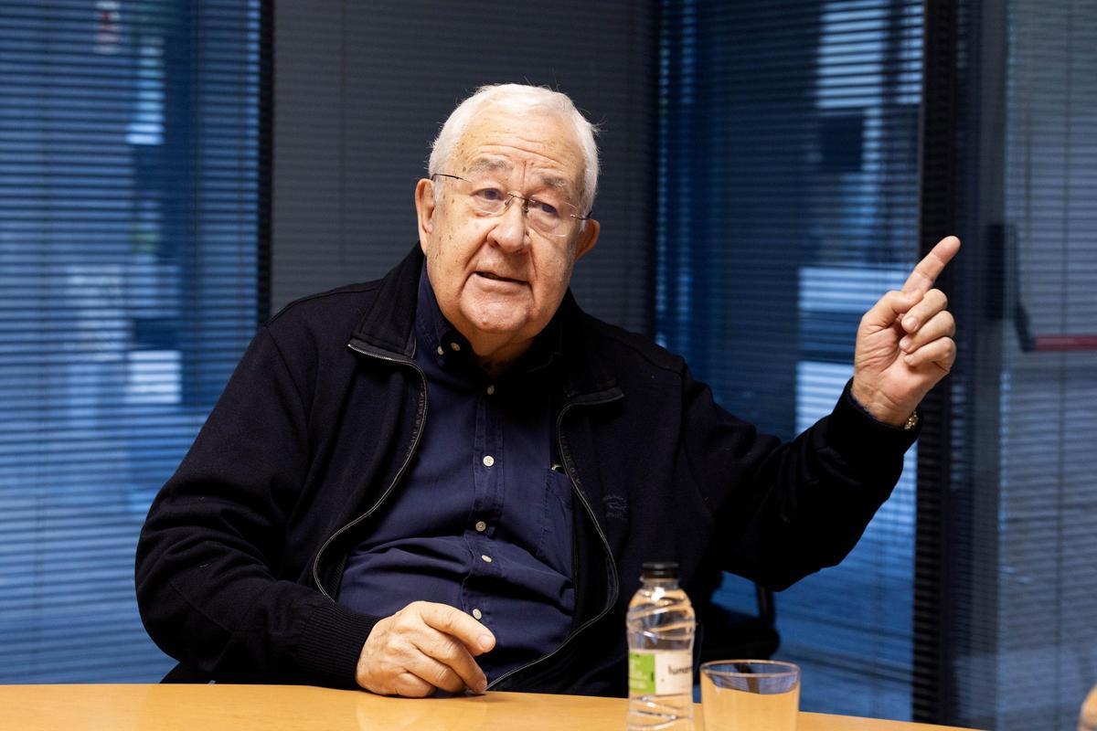 El expresidente de las Cortes y del PAR, José Ángel Biel, en la redacción de EL PERIÓDICO.