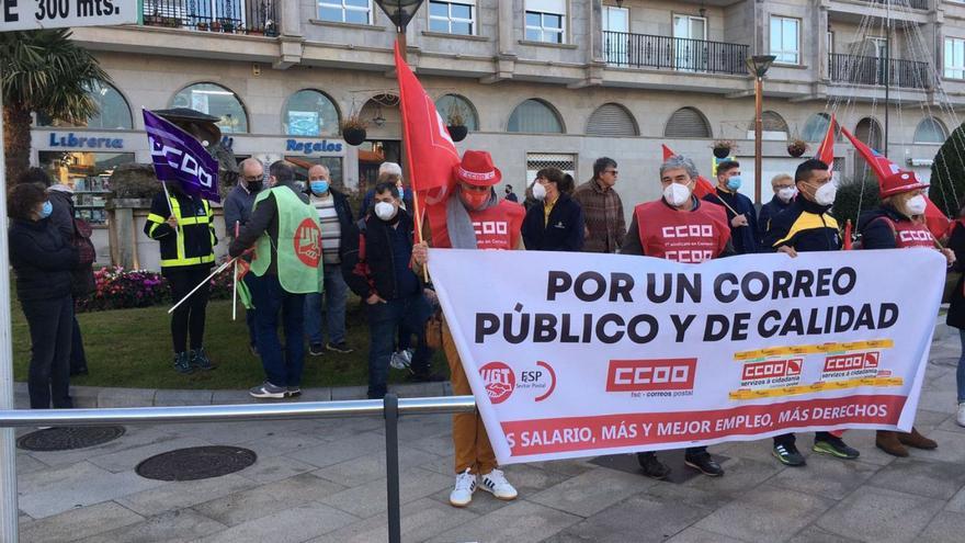 Protesta por el recorte de un repartidor de Correos en Arcade | C. MÍGUEZ