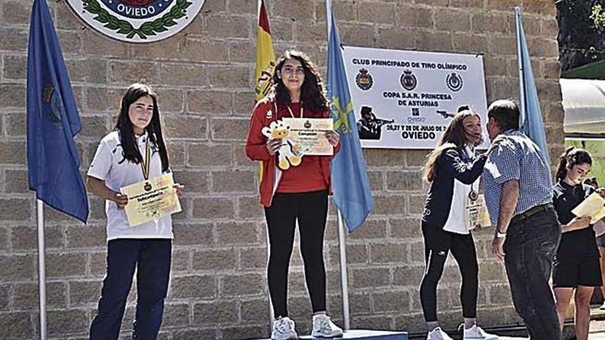 Noah Marcote Farias posa en el podio del Princesa de Asturias.