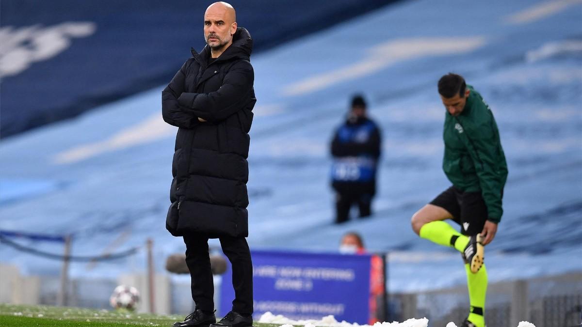 Pep Guardiola, durante el duelo en el Eithad Stadium