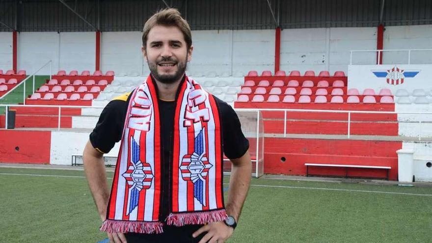 José Antonio Rodríguez el día de su presentación en el campo de O Morrazo. // Gonzalo Núñez