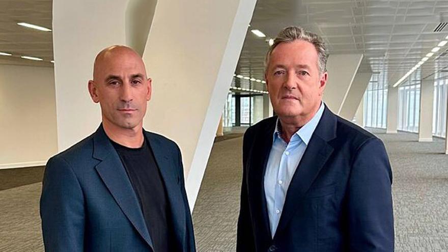 Piers Morgan se rebaja a entrevistar a Rubiales