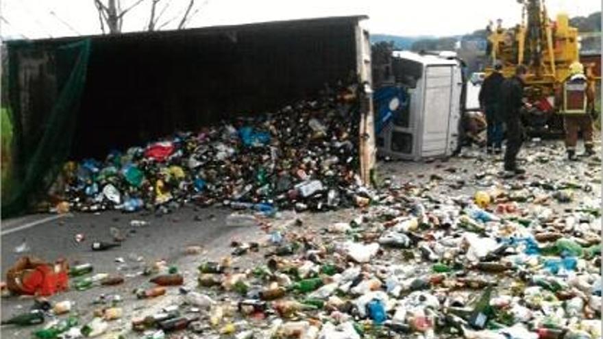 Fornells de la Selva Bolca un camió quan l&#039;estirava una grua