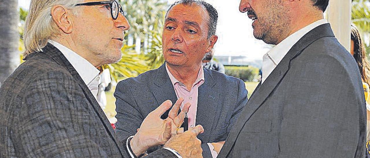 Navarro, Sánchez Llibre y Mur, en la reunión de 2020.