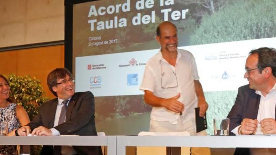 Marta Madrenas, Carles Puigdemont, Pau Masramon (Aigua és Vida) i Josep Rull.