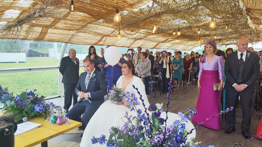 La boda de María y Adrián, en imágenes