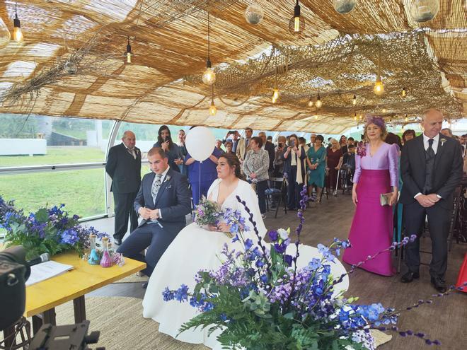 La boda de María y Adrián, en imágenes
