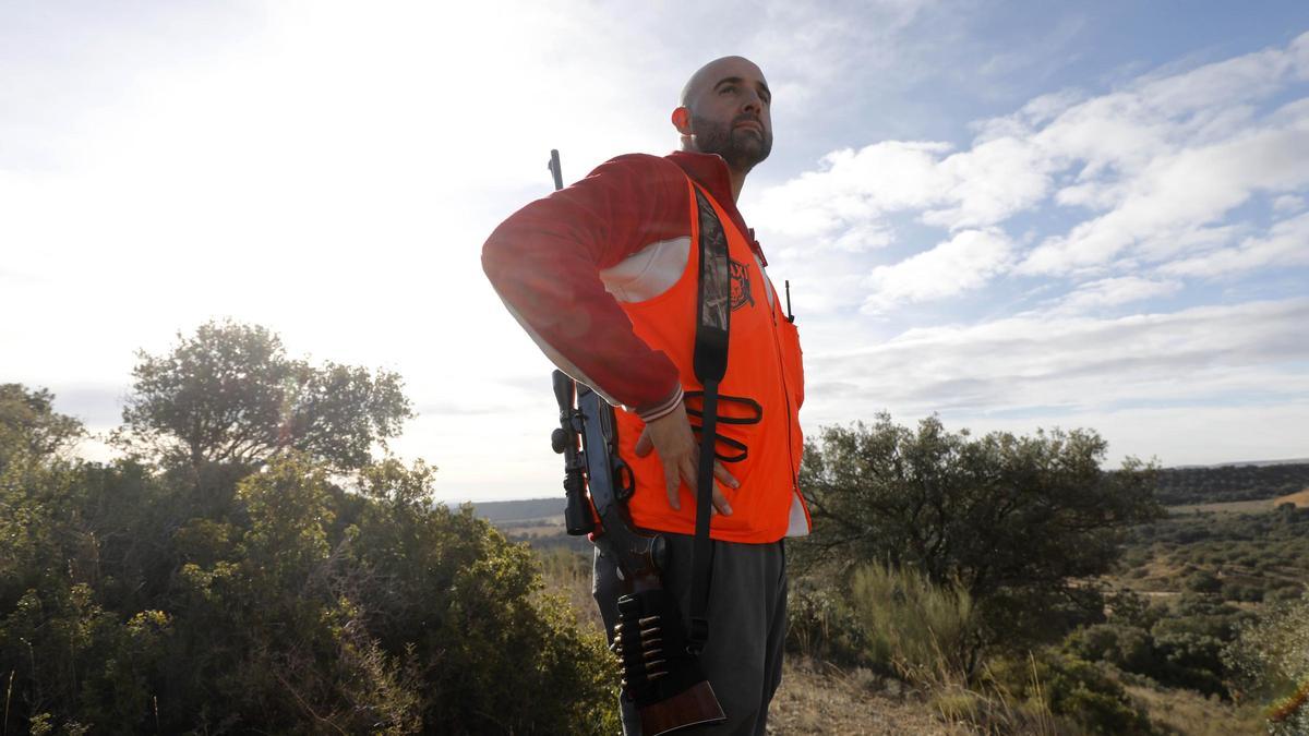 Desarrollo de una batida de la cuadrilla de 'Los Civiles' en la Finca Almalech, en Salillas, Huesca
