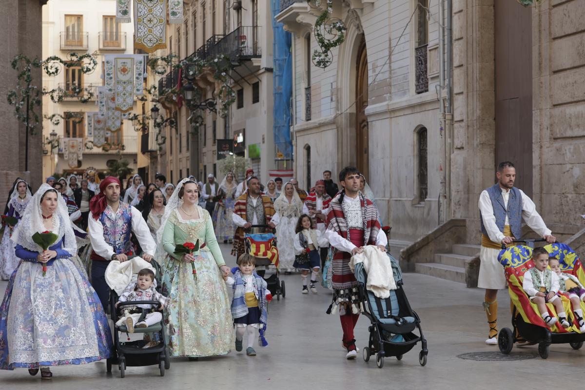 Todas las fotos de la ofrenda del 18 de marzo por la calle San Vicente hasta la 19:30 horas Todas las fotos de la ofrenda del 18 de marzo por la calle San Vicente hasta la 19:30 horas