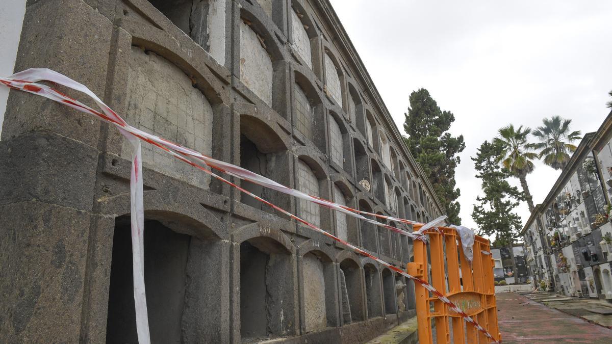 NICHOS DE NIÑOS EN EL CEMENTERIO DE SAN LAZARO.