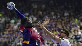 Los árbitros expulsan al Barça de la Champions (30-31)