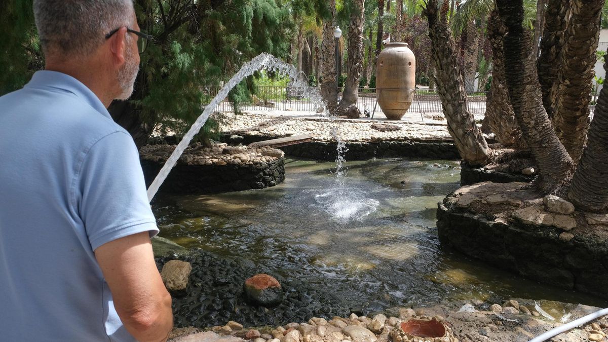 Limpieza del Parque Municipal por un trabajador de las brigadas
