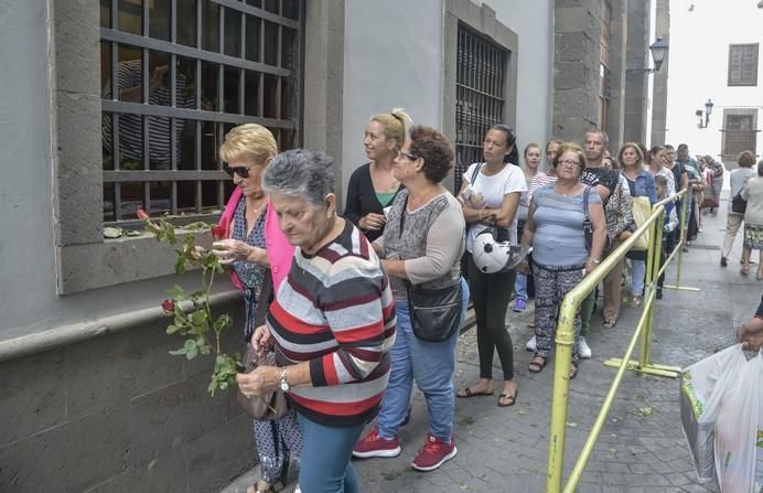 LAS PALMAS DE GRAN CANARIA A 22/05/2017. Cientos de feligreses en el Día de Santa Rita en Vegueta. FOTO: J.PÉREZ CURBELO