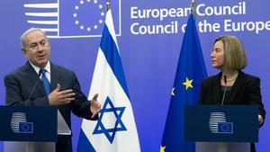 zentauroepp41275225 israeli prime minister benjamin netanyahu  left  addresses a171211090339