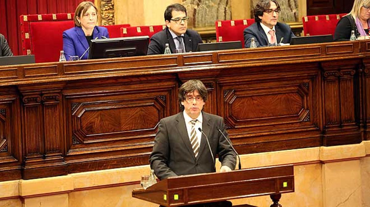 En la seva intervenció durant el debat d’investidura, Carles Puigdemont ha demanat perdó als ciutadans per l’acord aconseguit ’in extremis’ entre Junts pel Sí i la CUP.