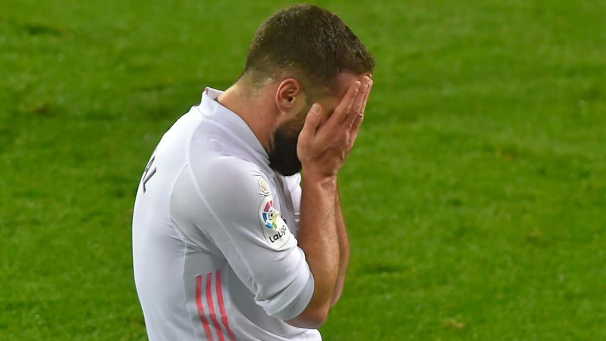 Dani Carvajal se lamenta durante un partido del Madrid