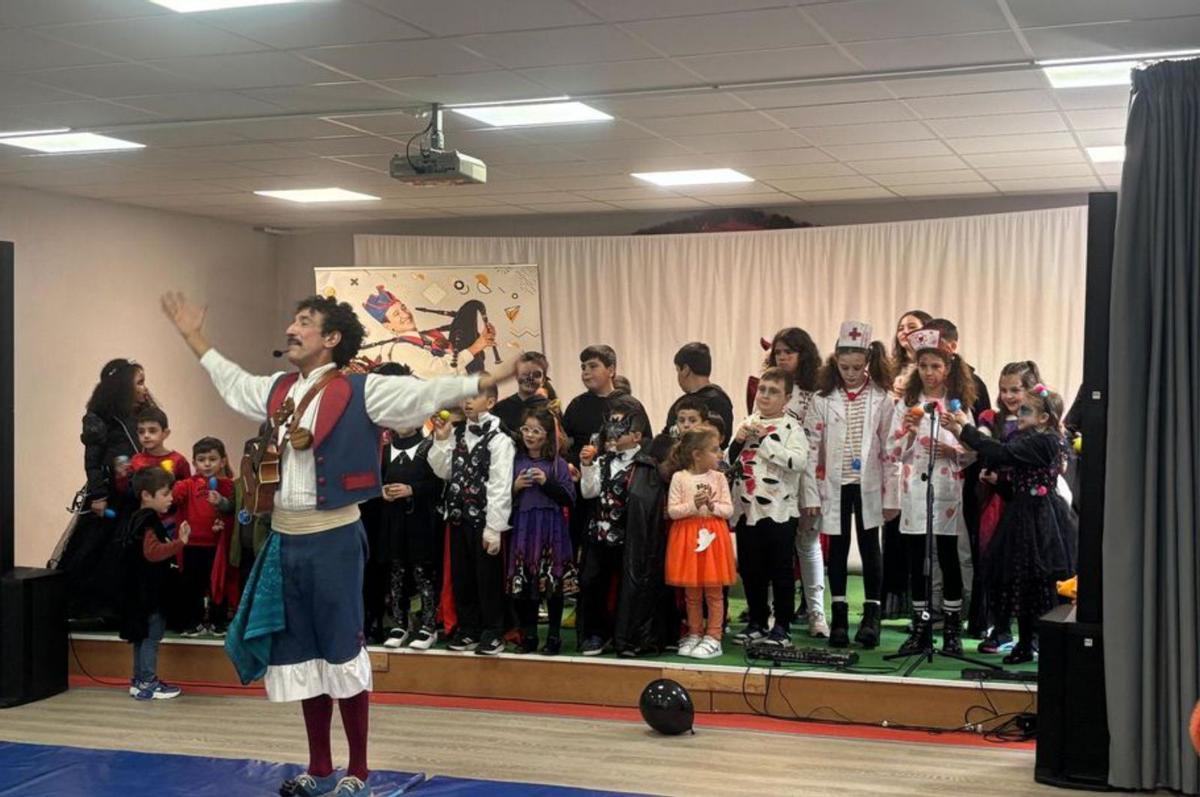 El Ceip de Oca también celebró Samaín con Nelson Quinteiro.