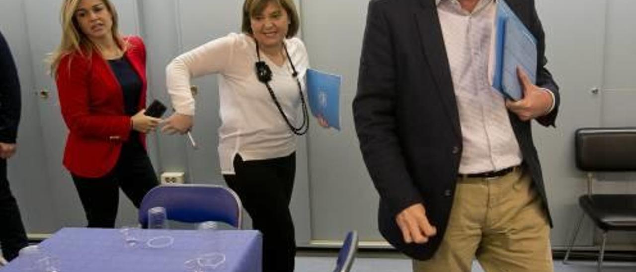 José Císcar con Isabel Bonig y Eva Ortiz durante un acto del PP, en imagen de archivo.