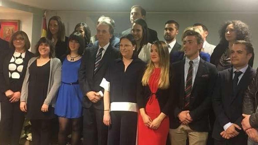 El nuevo equipo de gobierno del Colegio, ayer tras tomar posesión.