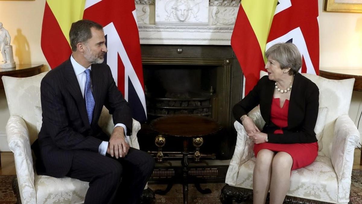 Felipe VI y Theresa May, en el número 10 de Downing Street, este jueves, 13 de julio.