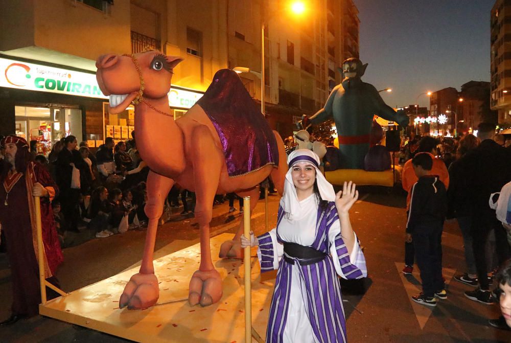 El distrito malagueño, como ya es tradición, adelanta el cortejo de sus majestades los Reyes Magos por las calles Fernández Fermina, Conde del Guadalhorce, Cruz del Humilladero o Camino de San Rafael.