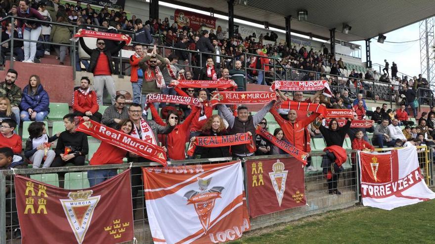 La afición grana no deja al equipo solo en Mérida