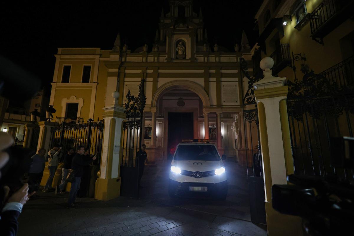 Exhumen les restes de Queipo de Llano de la basílica de la Macarena